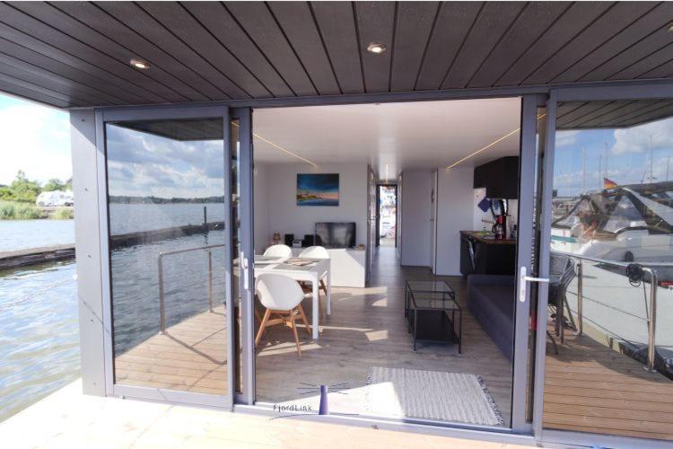 فندق Hausboot Fjord Aries Mit Dachterrasse In شلسفيغ المظهر الخارجي الصورة