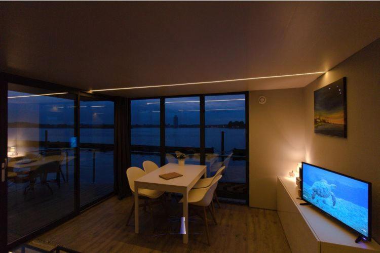 فندق Hausboot Fjord Aries Mit Dachterrasse In شلسفيغ المظهر الخارجي الصورة