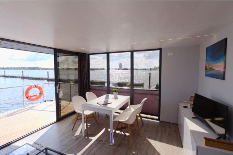 فندق Hausboot Fjord Aries Mit Dachterrasse In شلسفيغ المظهر الخارجي الصورة